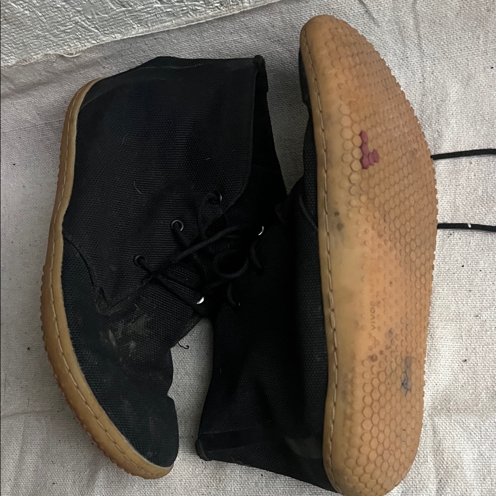 Vivo Black Canvas High-Top Shoes with Gum Sole